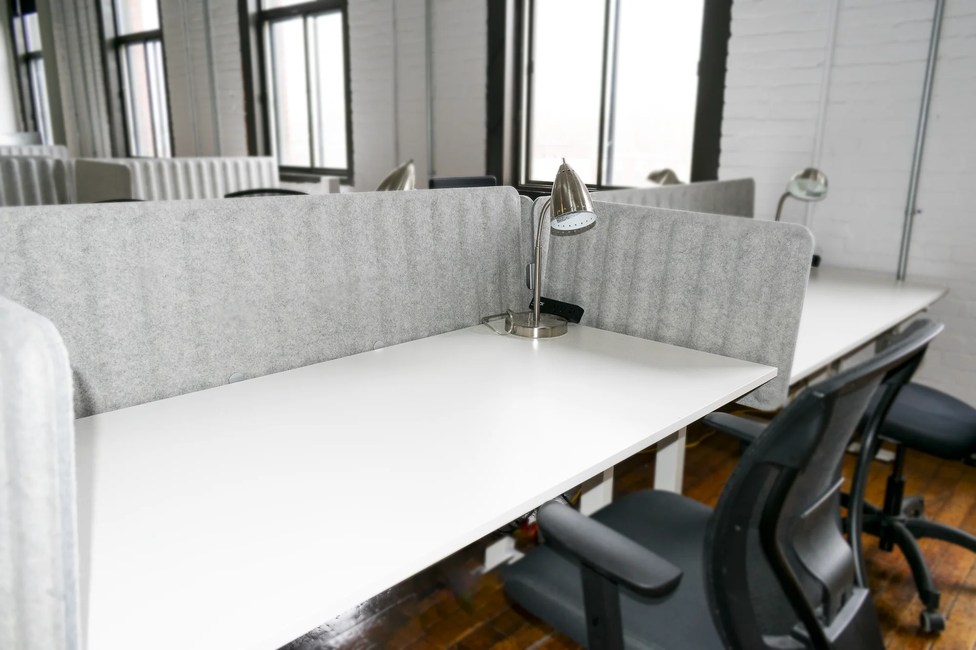 Bureau dédié dans l'espace de coworking chez Nuage B, Saint-Henri, Montréal